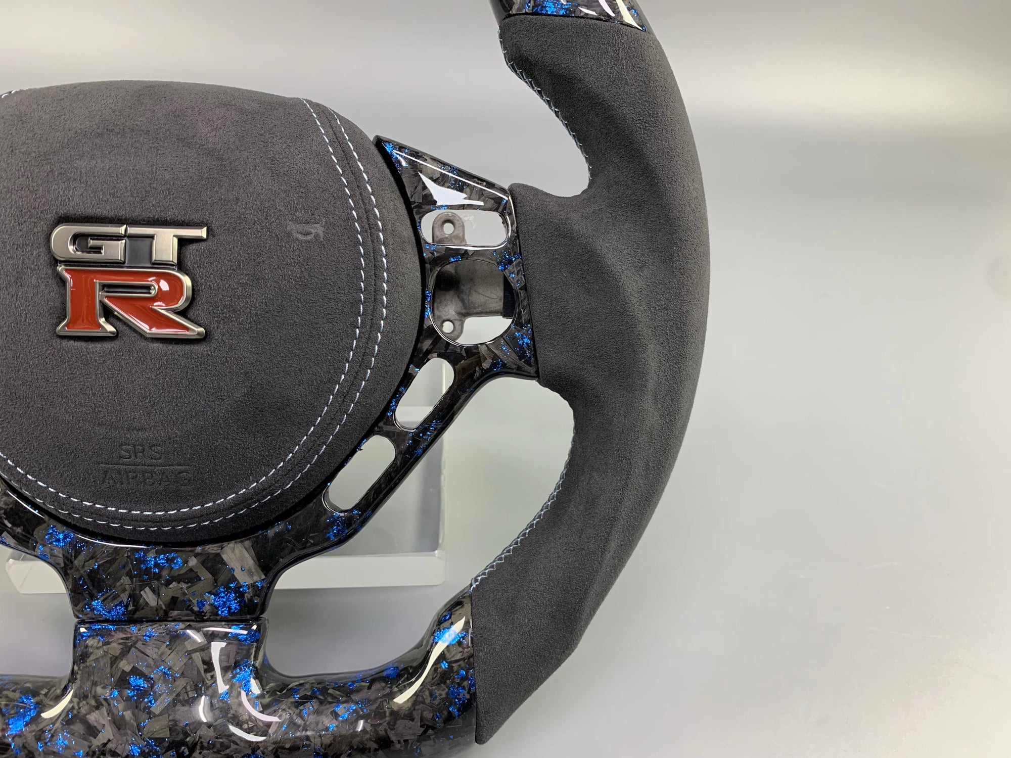 Nissan R35 GT-R (2008–2016) Forged Blue Carbon Steering Wheel – Blue Carbon Flake Finish